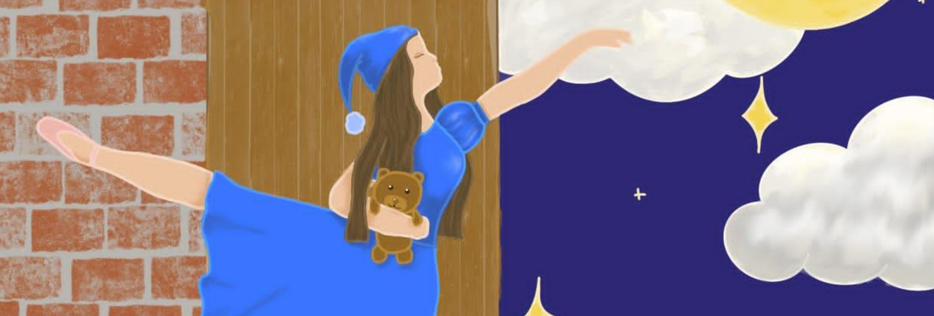 Eine schlafwandelnde junge Frau in blauem Nachthemd und mit blauer Zipfelmütze tanzt an einer offenen Tür in einer Mondnacht mit Teddybär im Arm.